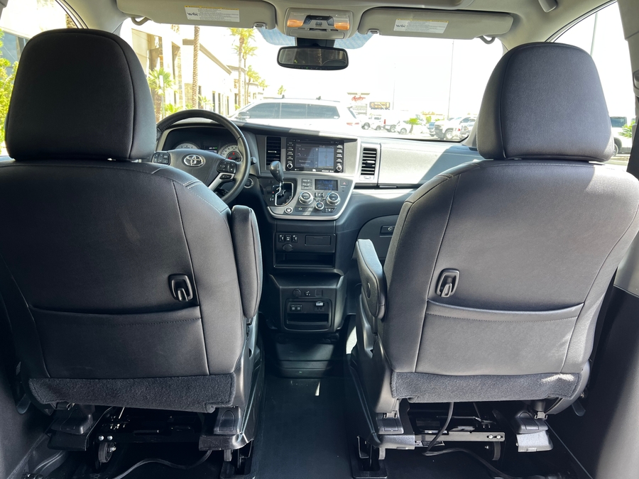 Used 2020 Toyota Sienna SE - BraunAbility Side Entry Entry Fold Out Automatic Ramp