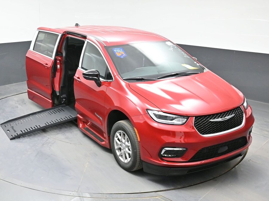 New 2026 Chrysler Pacifica Select Safety - BraunAbility Side Entry Fold Out Automatic Ramp