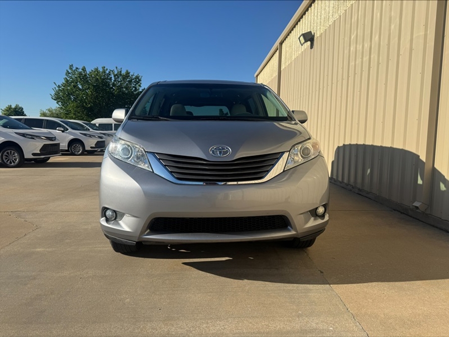 Used 2013 Toyota Sienna XLE - VMI Side Entry Entry In Floor Automatic Ramp