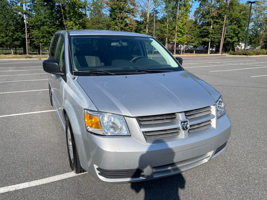 Silver Dodge Grand Caravan image number 2