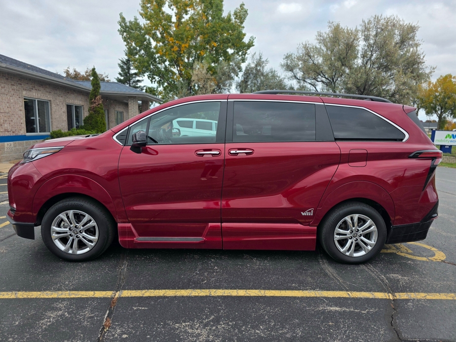 Red Toyota Sienna image number 3