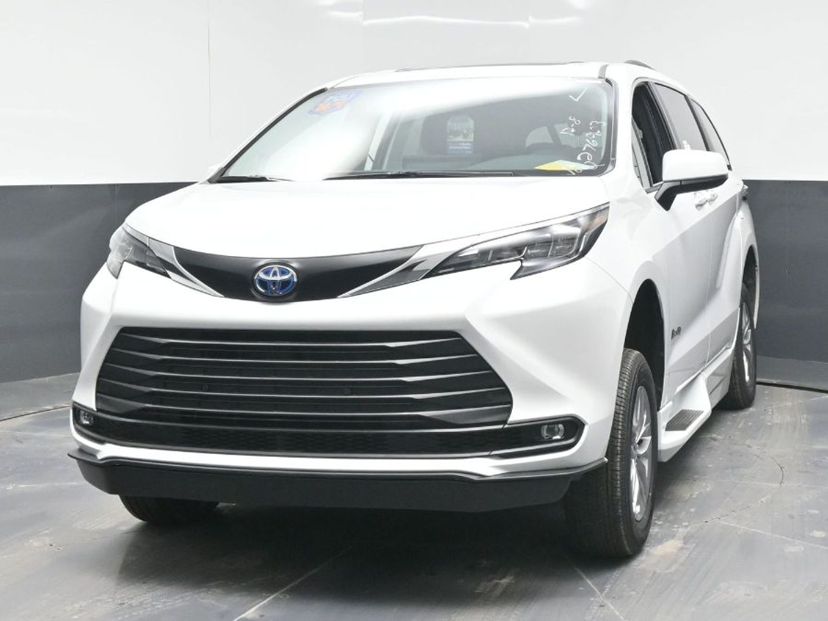 2025 TOYOTA SIENNA - Image 16