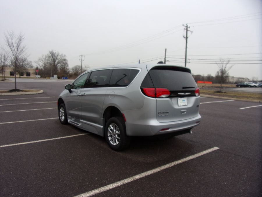 Silver Chrysler Voyager image number 5