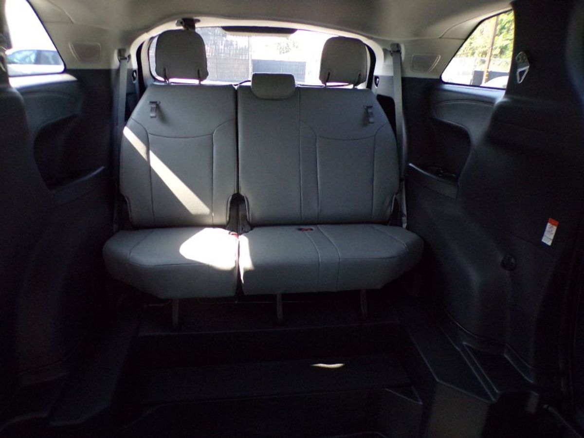 White Toyota Sienna image number 11