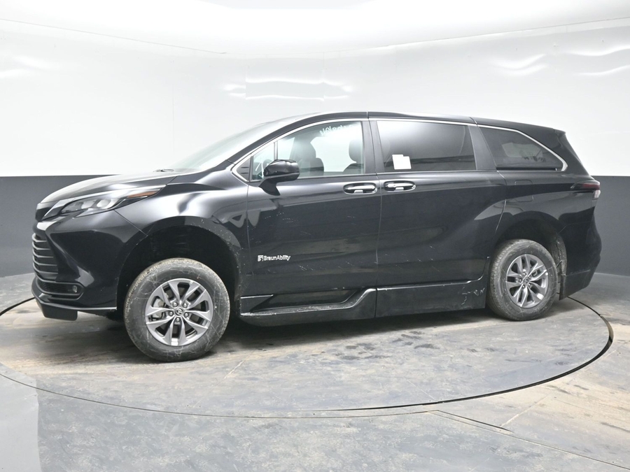 Black Toyota Sienna image number 2