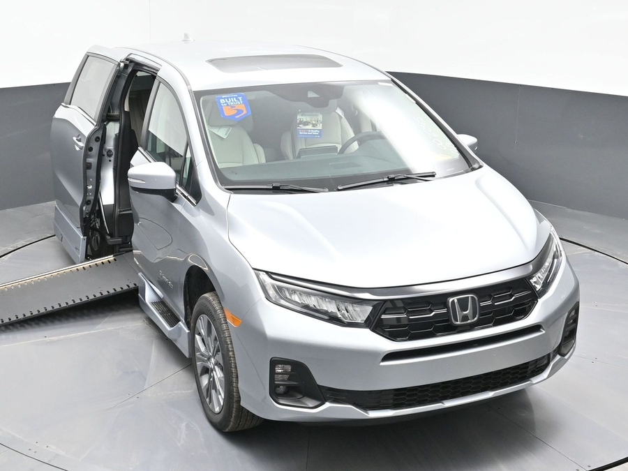 New 2026 Honda Odyssey Touring - BraunAbility Side Entry Entry In Floor Automatic Ramp