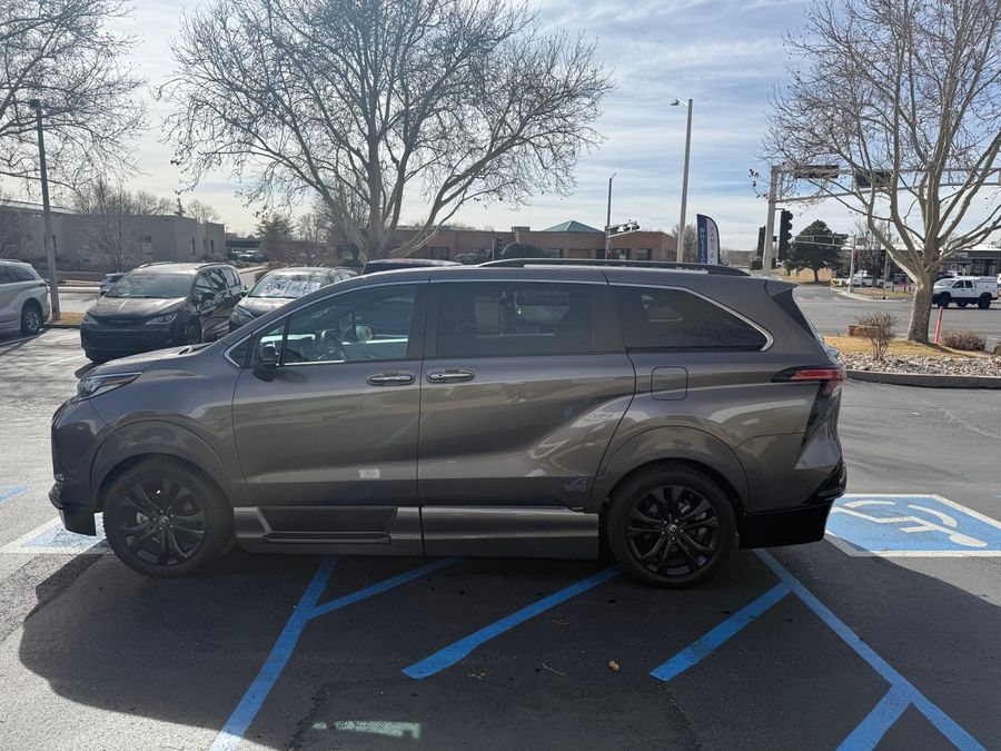 Used 2022 Toyota Sienna Hybrid XSE - VMI Side Entry Entry In Floor Automatic Ramp
