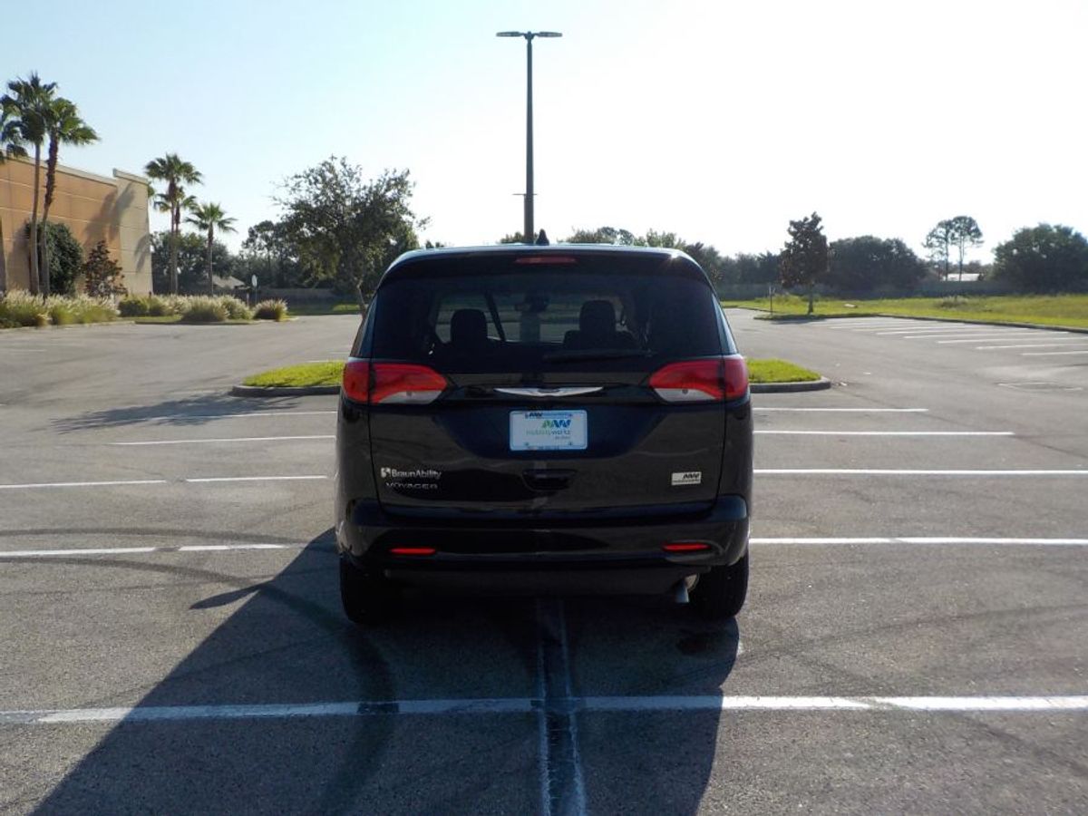 2023 CHRYSLER VOYAGER - Image 30