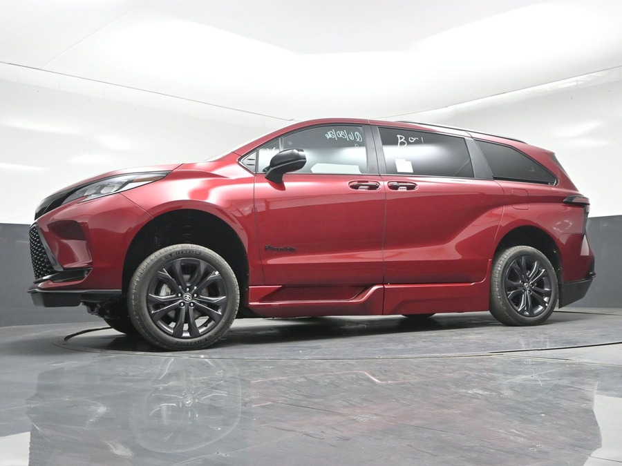 New 2026 Toyota Sienna Hybrid XSE Sport - BraunAbility Side Entry In Floor Automatic Ramp
