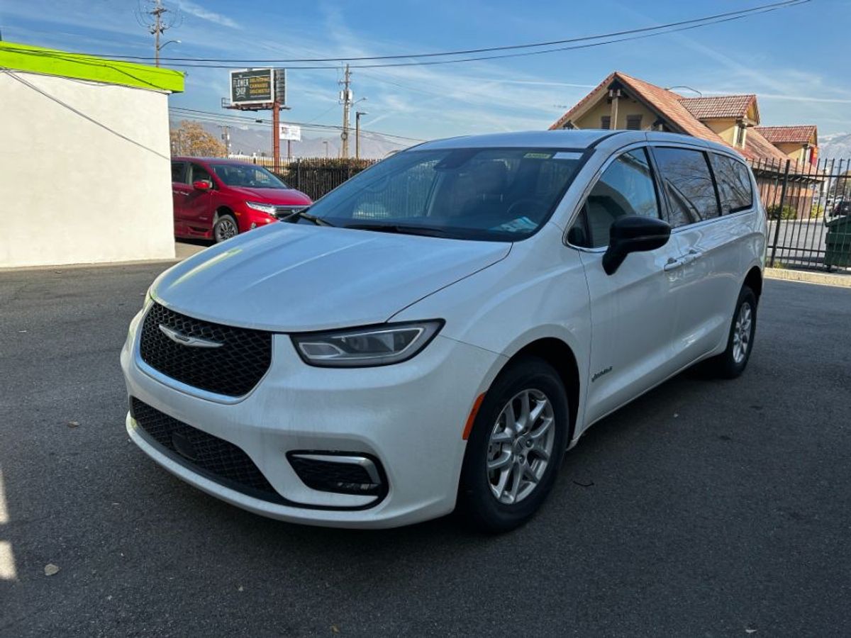 2024 CHRYSLER PACIFICA - Image 2