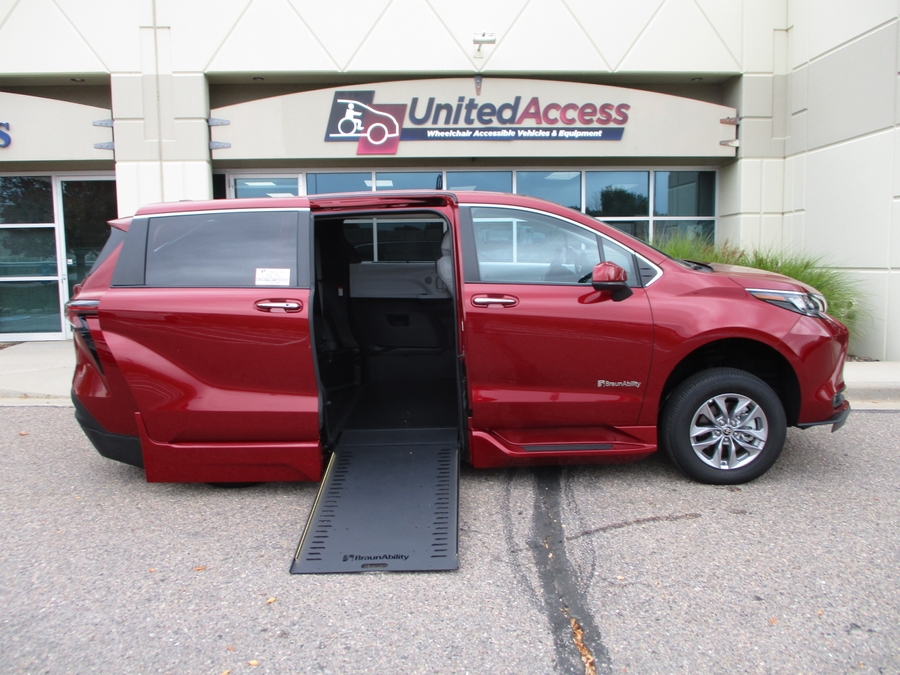 Used 2025 Toyota Sienna Hybrid XLE - BraunAbility Side Entry Entry In Floor Automatic Ramp