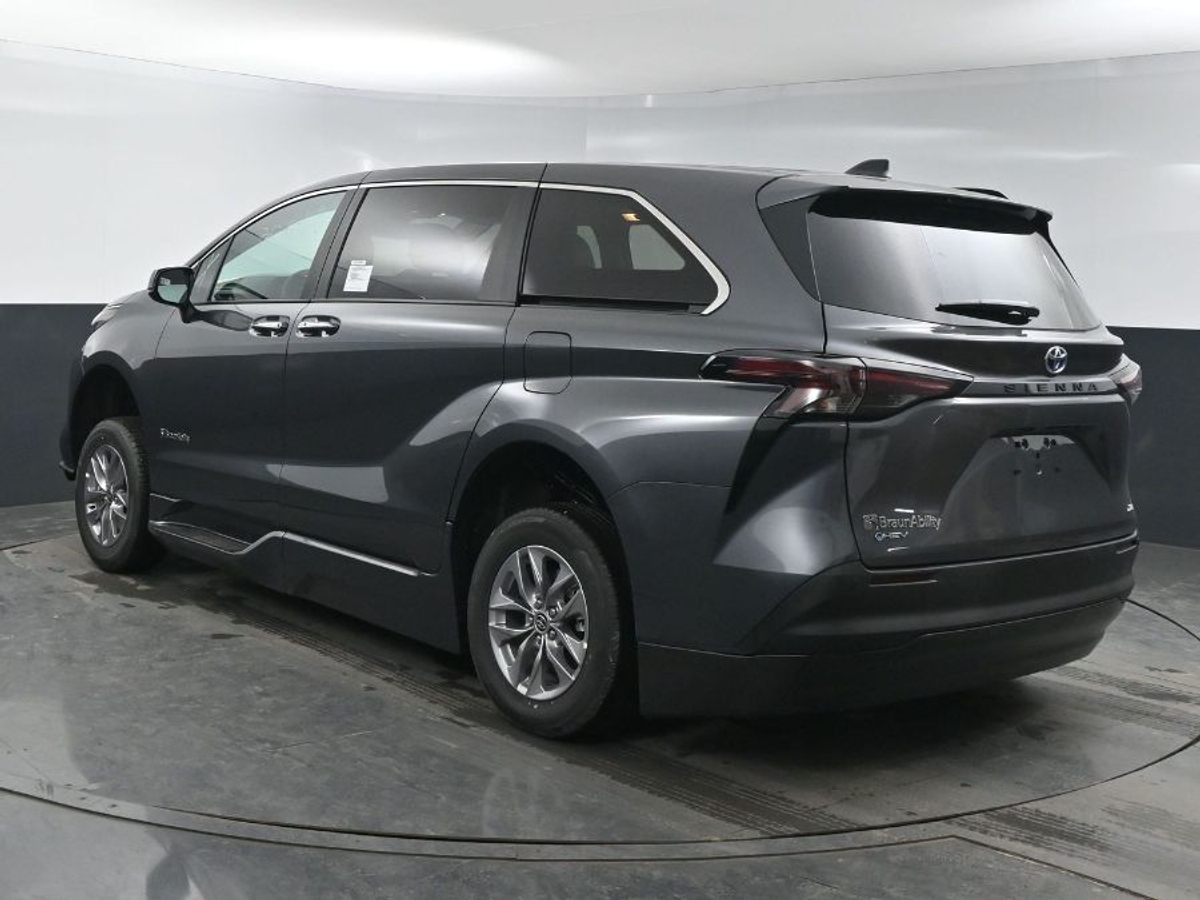2025 TOYOTA SIENNA - Image 5