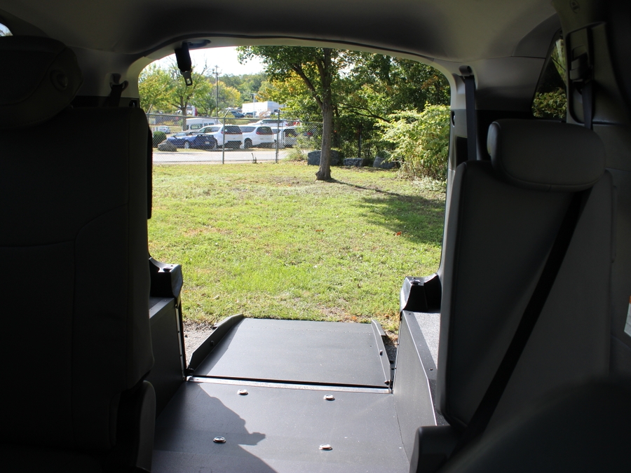 White Toyota Sienna image number 16