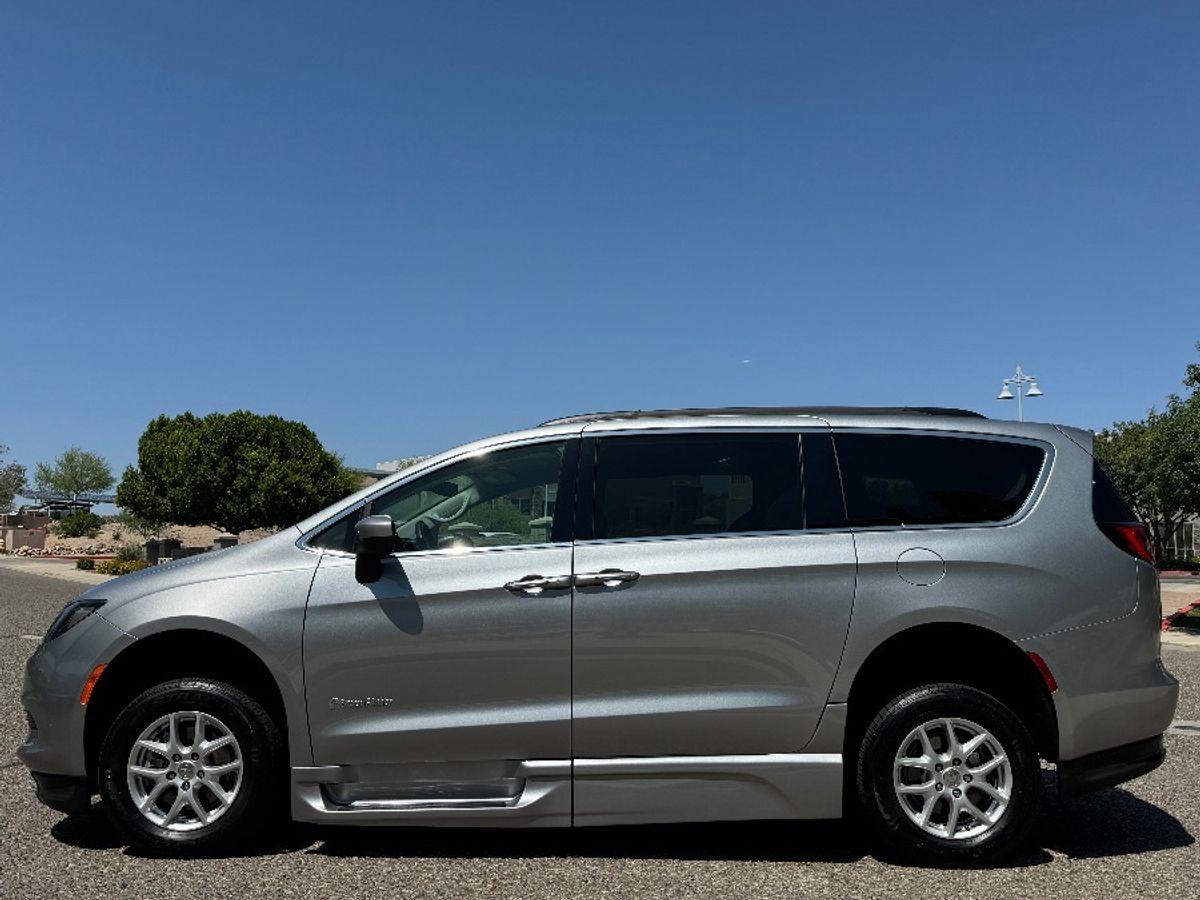 2020 CHRYSLER VOYAGER - Image 11