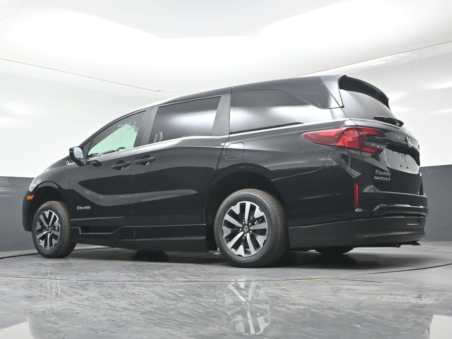 Black Honda Odyssey image number 18