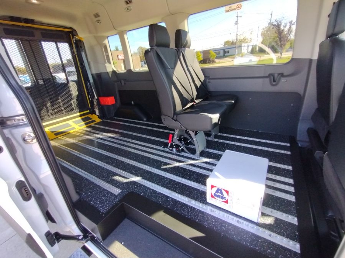 White Ford T350 image number 11