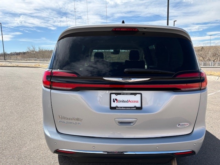 Used 2023 Chrysler Pacifica Touring L Safety - BraunAbility Side Entry Entry In Floor Automatic Ramp