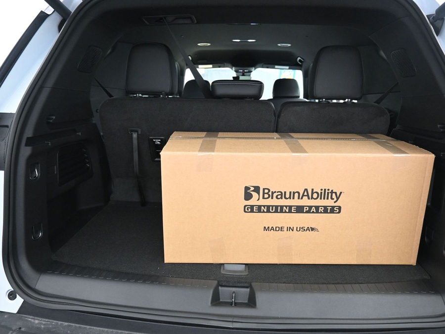 New 2026 Chevrolet Traverse 1LT Midnight - BraunAbility Side Entry In Floor Automatic Ramp