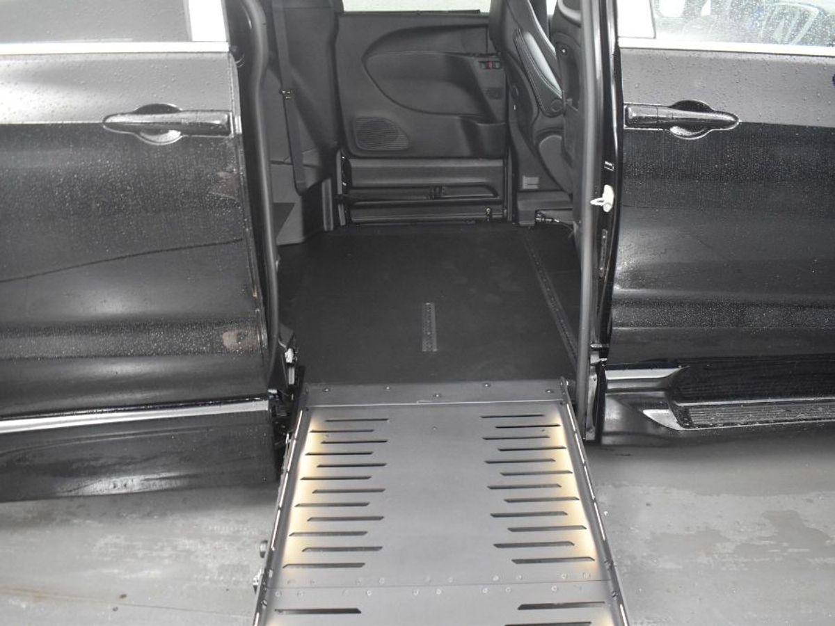 2025 CHRYSLER PACIFICA - Image 12