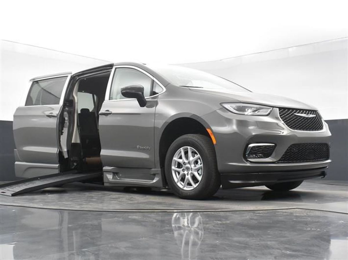 2023 CHRYSLER PACIFICA - Image 13