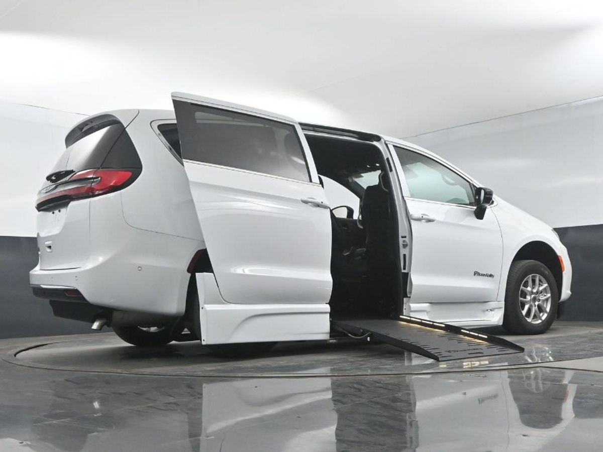 2025 CHRYSLER PACIFICA - Image 21
