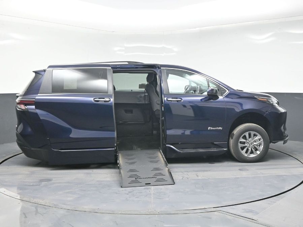2025 TOYOTA SIENNA - Image 8