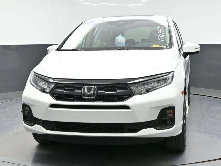 White Honda Odyssey image number 1