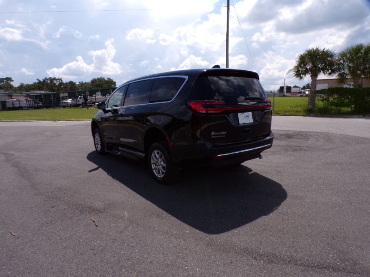 2025 CHRYSLER PACIFICA - Image 6