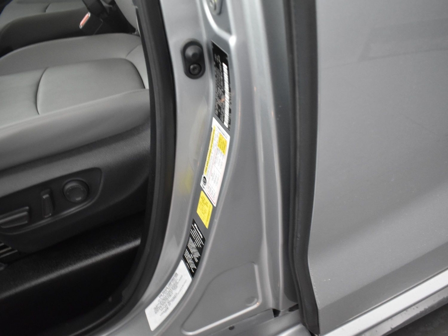 New 2025 Toyota Sienna Hybrid XLE Plus - BraunAbility Side Entry Entry In Floor Automatic Ramp