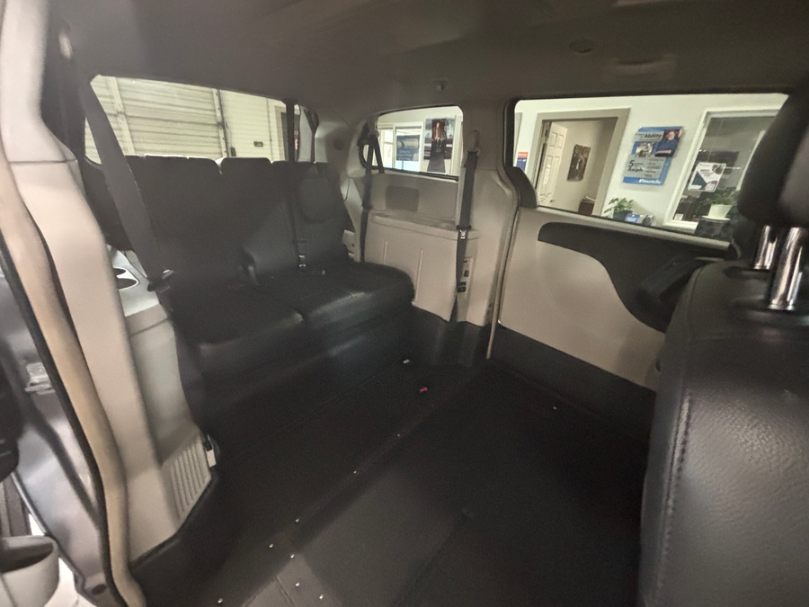 Used 2016 Chrysler Town and Country Touring - VMI Side Entry Entry In Floor Automatic Ramp