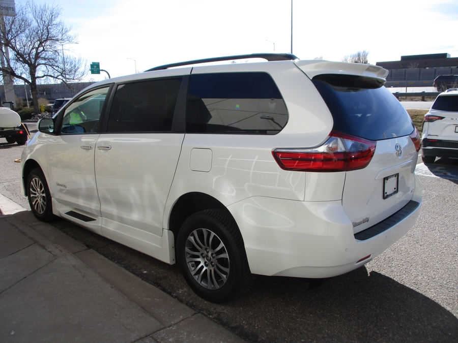 Used 2023 Toyota Sienna Hybrid XLE Plus - BraunAbility Side Entry Entry In Floor Automatic Ramp