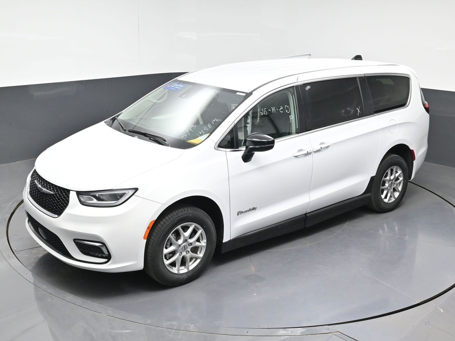 Used 2024 Chrysler Pacifica Touring L - BraunAbility Side Entry Entry Fold Out Manual Ramp