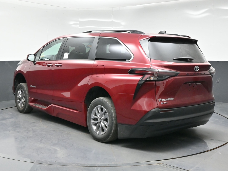 New 2026 Toyota Sienna Hybrid XLE Add - BraunAbility Side Entry Fold Out Automatic Ramp