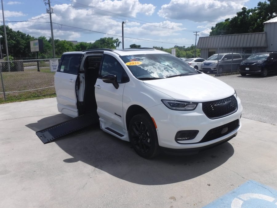 White Chrysler Pacifica image number 1