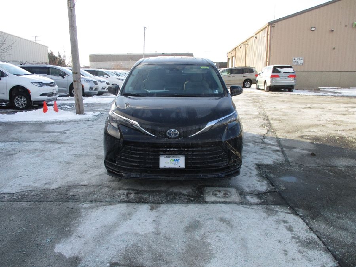 2025 TOYOTA SIENNA - Image 2