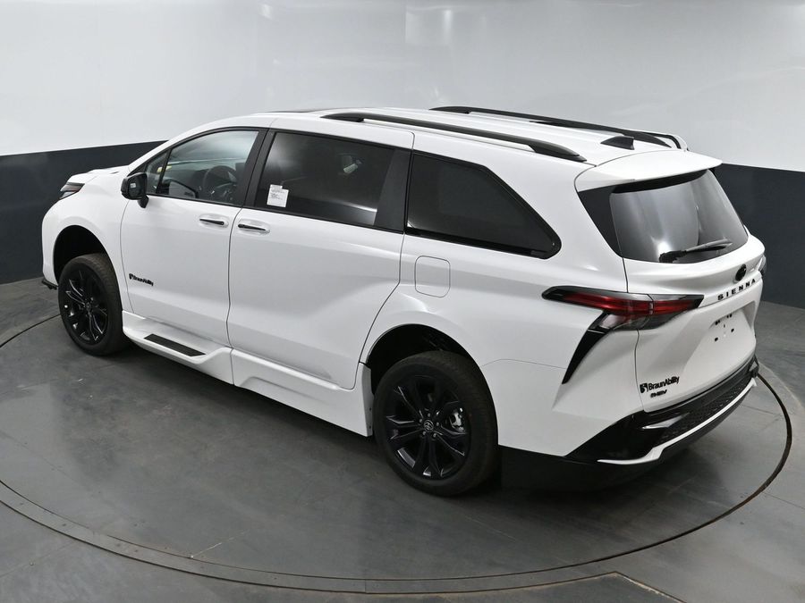 New 2025 Toyota Sienna Hybrid XSE Sport - BraunAbility Side Entry Entry Fold Out Automatic Ramp