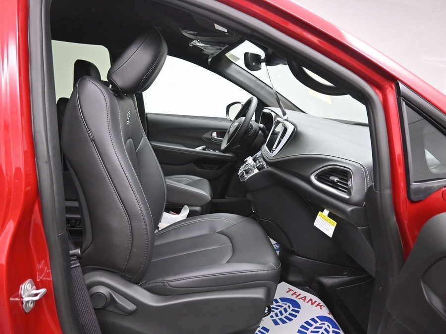 New 2026 Chrysler Pacifica Select Sport - BraunAbility Side Entry Entry In Floor Automatic Ramp