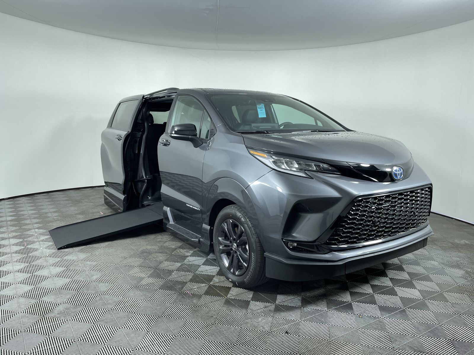 2025 Toyota Sienna AWD XSE Plus