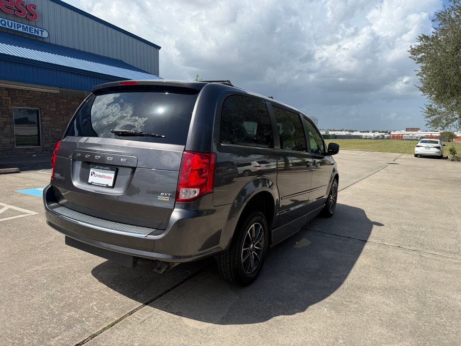 Used 2017 Dodge Grand Caravan  -    Ramp