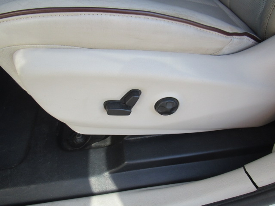 Used 2017 Chrysler Pacifica Limited - BraunAbility Side Entry Fold Out Automatic Ramp