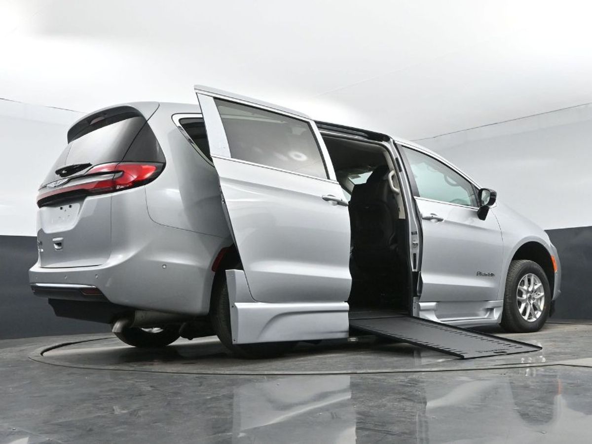 2024 CHRYSLER PACIFICA - Image 13