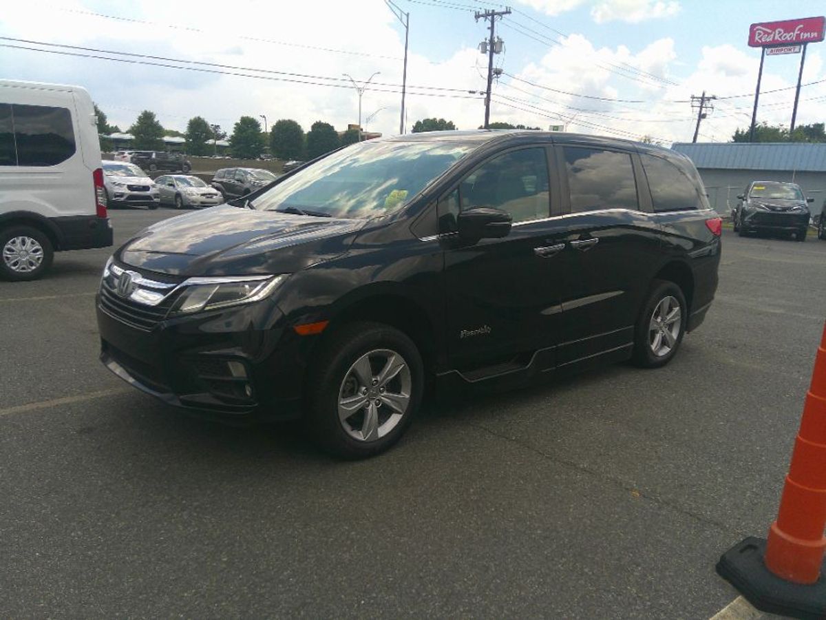 Black Honda Odyssey image number 2