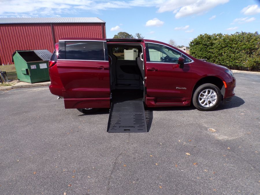 2022 Chrysler Voyager LX