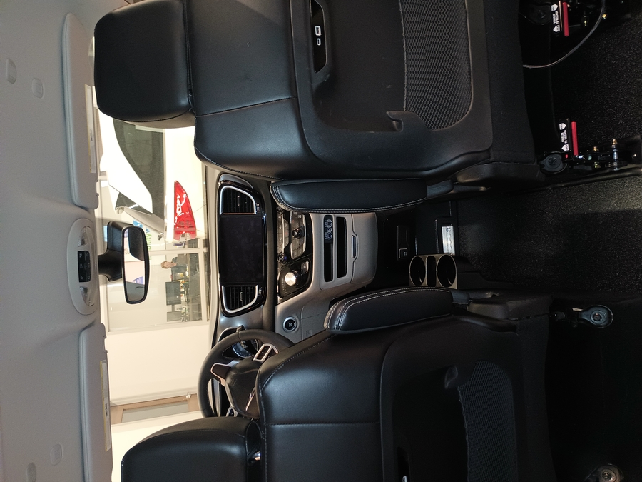 Black Chrysler Pacifica image number 10