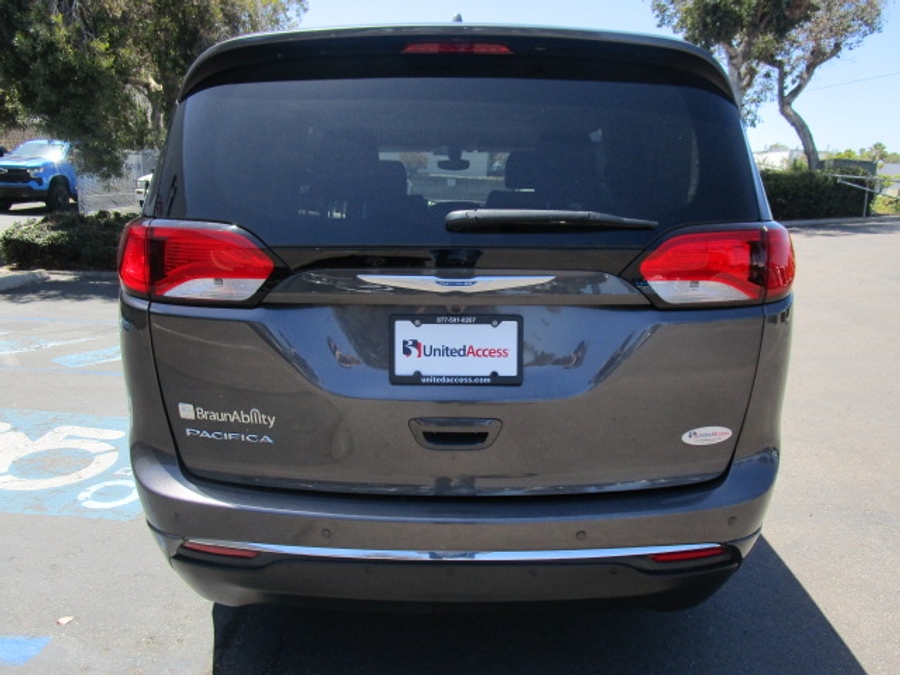 Used 2018 Chrysler Pacifica Touring L - BraunAbility Side Entry In Floor Automatic Ramp