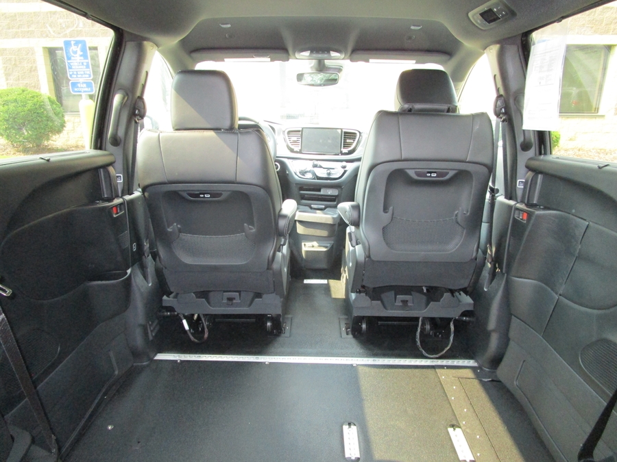 Black Chrysler Pacifica image number 8