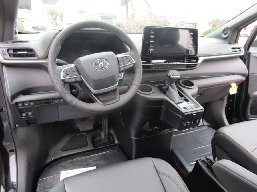 New 2025 Toyota Sienna Hybrid XSE Sport - BraunAbility Side Entry Entry In Floor Automatic Ramp