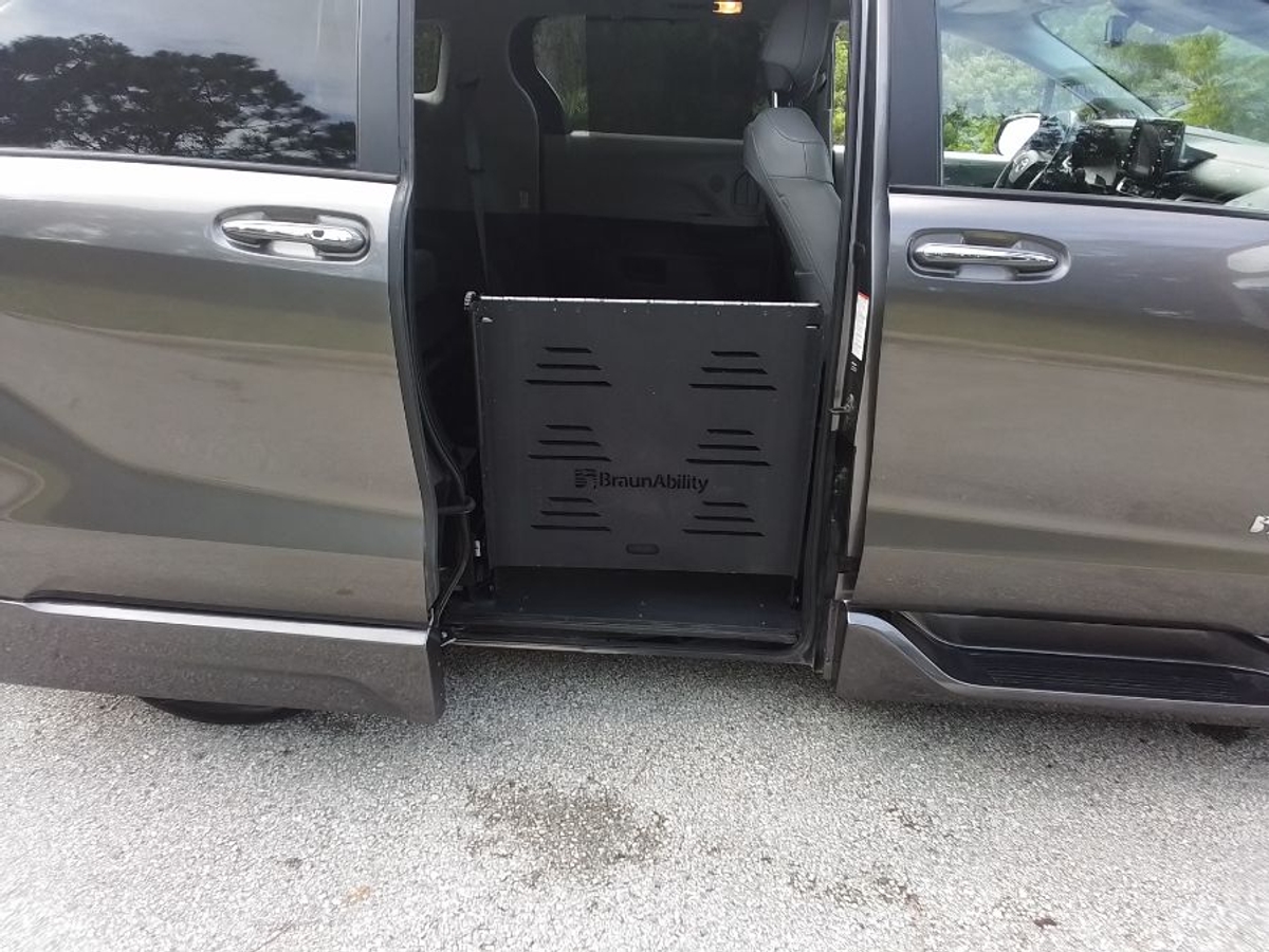 2023 TOYOTA SIENNA - Image 10