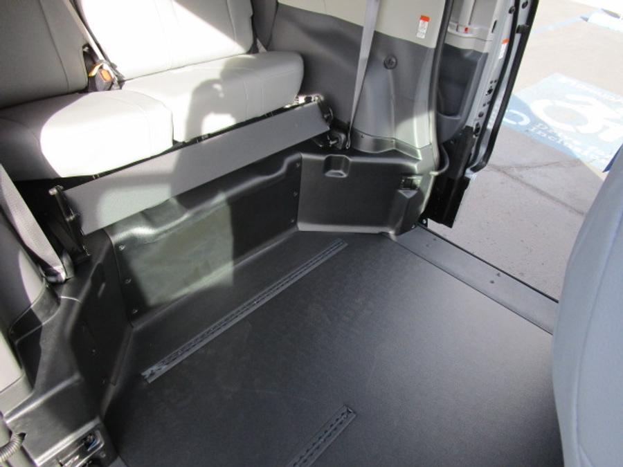 New 2025 Toyota Sienna Hybrid XLE Plus - BraunAbility Side Entry Entry Fold Out Automatic Ramp
