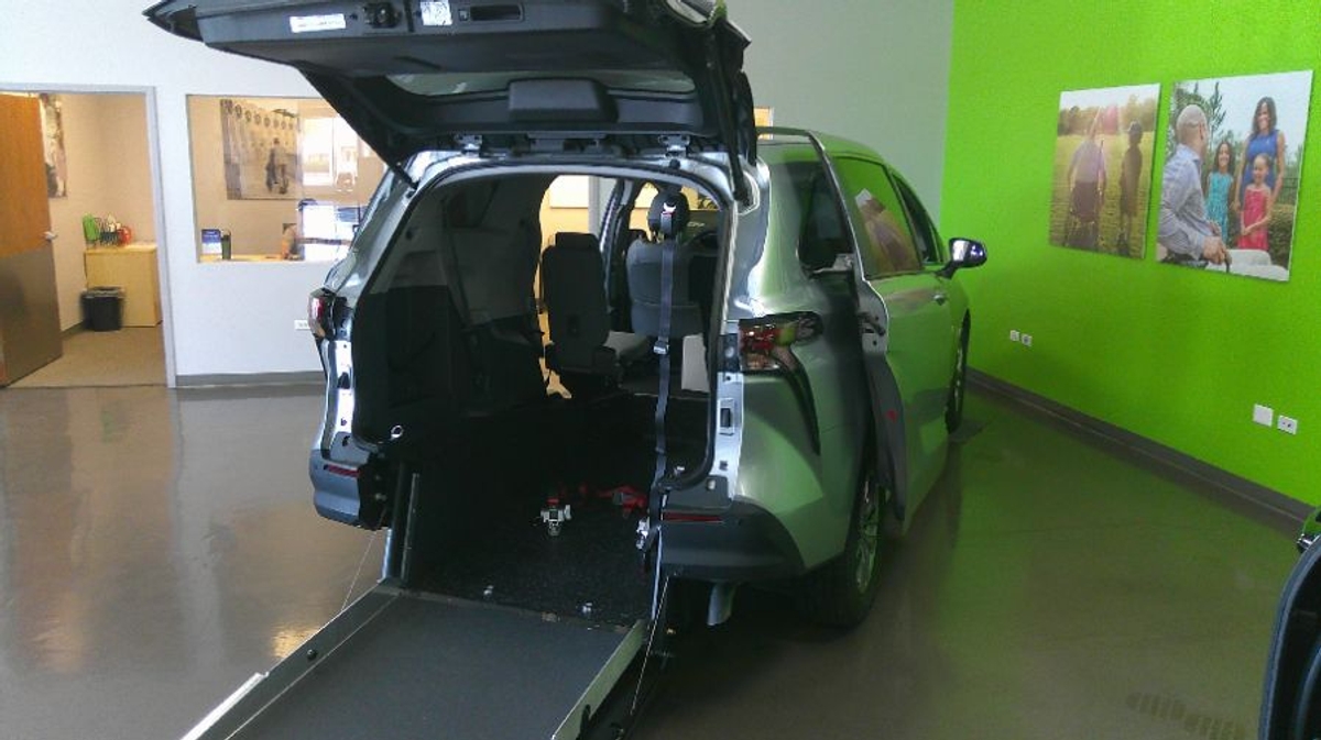 2024 TOYOTA SIENNA - Image 9